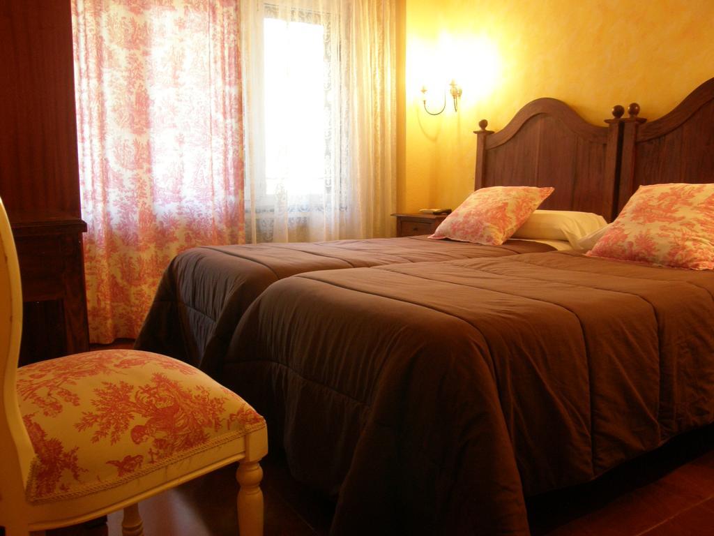 Hostal Goya Suites Salamanca Rum bild